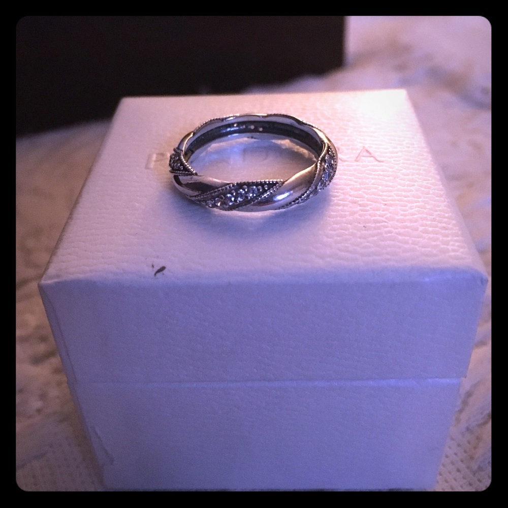 Pandora Ring